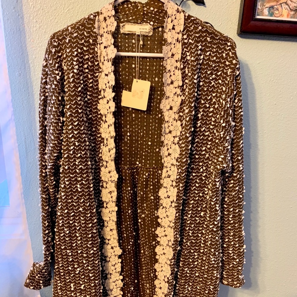 Long open sweater with lace trail on the back